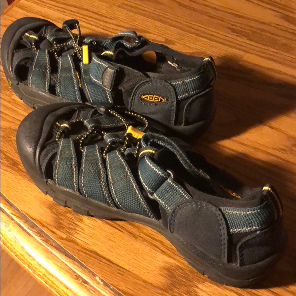 Sandals - Picture 2 of 5